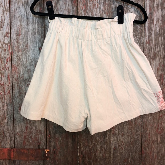 Cream skirt with embroidery - Picture 3 of 3